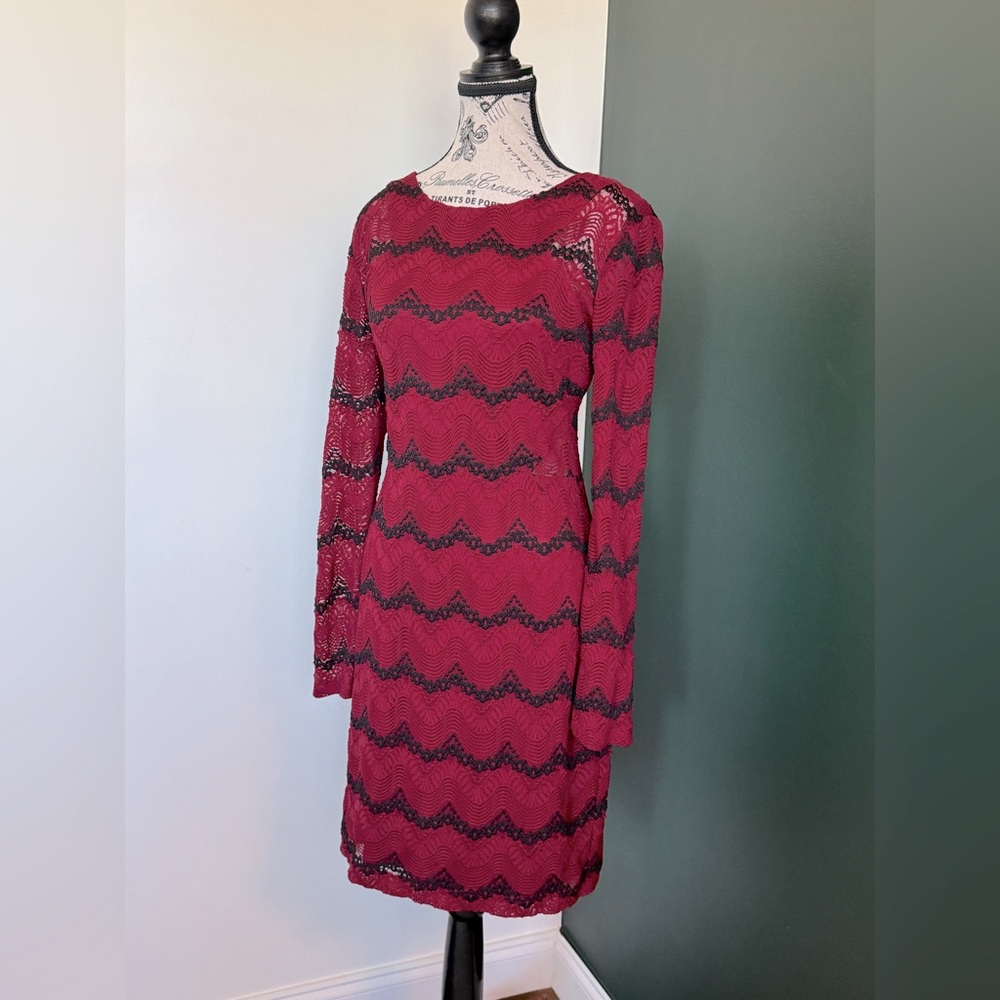 Dark red and black long sleeve Guess dress. Size  12 (fits like a snug 10).